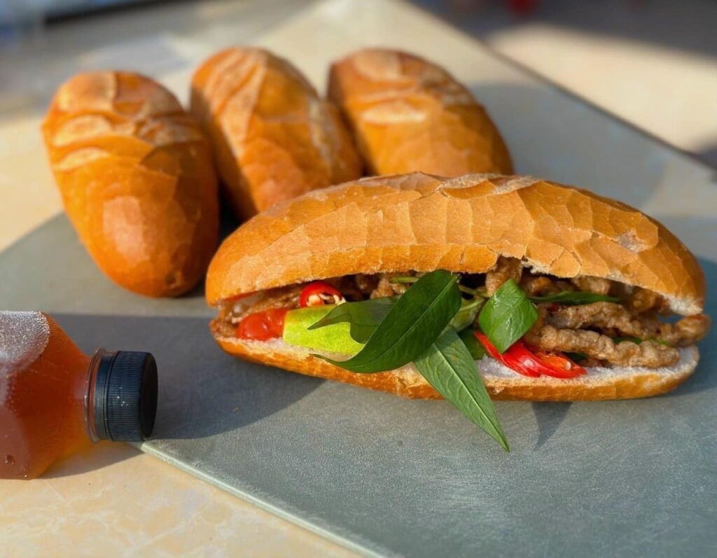 bánh mì vân mập, bánh mì chả cá vân mập, bánh mì chá cá huế