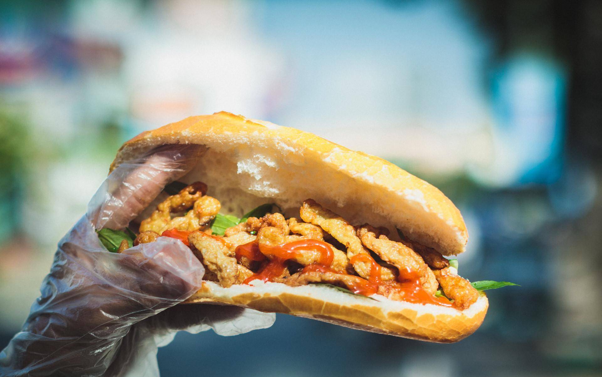 Bánh mì chả cá – Món ăn đường phố ngon – bổ – rẻ