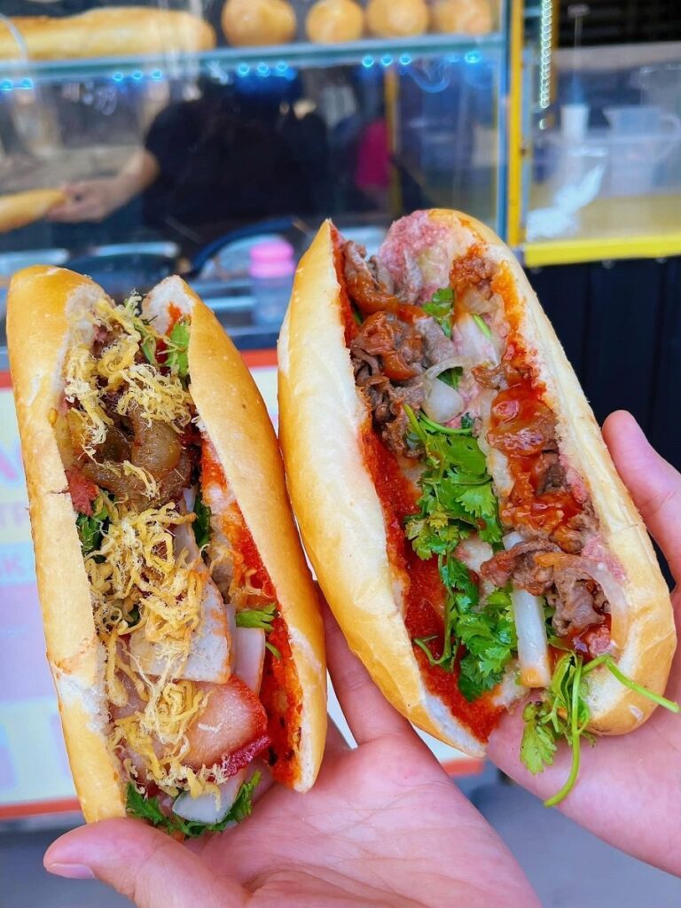 bánh mì huế, các loại bánh mì huế, cách làm bánh mì huế, bánh mì bột lọc huế, bánh mì heo quay huế, bánh mì pate huế, bánh bình chả thịt huế