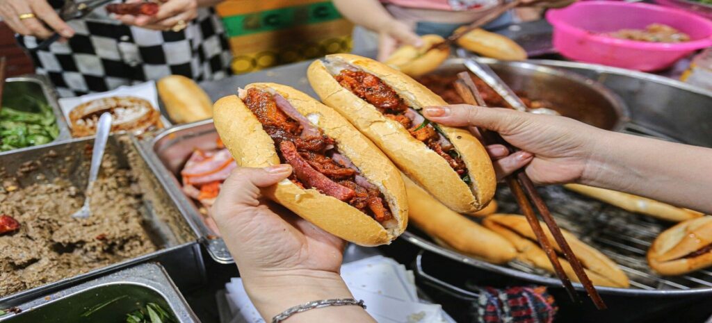 bánh mì huế, các loại bánh mì huế, cách làm bánh mì huế, bánh mì bột lọc huế, bánh mì heo quay huế, bánh mì pate huế, bánh bình chả thịt huế
