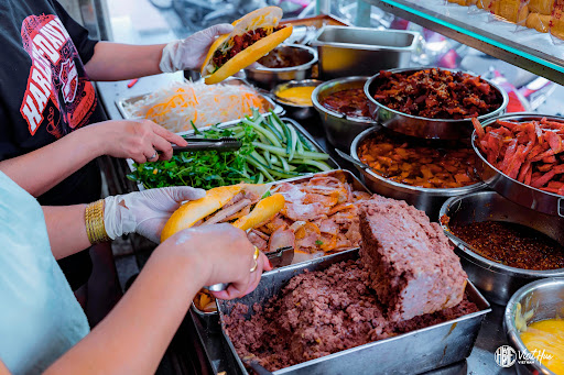 bánh mì huế, các loại bánh mì huế, cách làm bánh mì huế, bánh mì bột lọc huế, bánh mì heo quay huế, bánh mì pate huế, bánh bình chả thịt huế