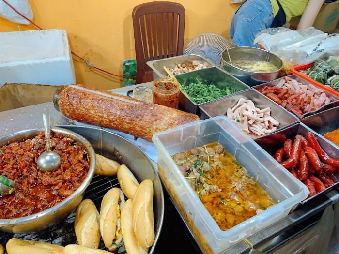 bánh mì huế, hương vị bánh mì huế, hương vị chả cá biển, hương vị bánh mì chả cá