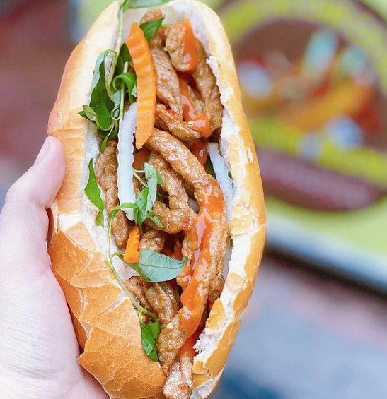 bánh mì huế, hương vị bánh mì huế, hương vị chả cá biển, hương vị bánh mì chả cá